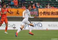 米澤 令衣（鹿児島）が完全に抜け出し決定的なチャンスを迎えるもGKのファインセーブにあい、得点は奪えず【明治安田Ｊ２ 第9節 山口vs鹿児島】