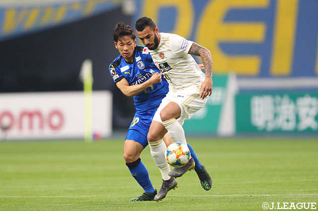 前節、リーグ戦初勝利に貢献したハモン ロペス（仙台）だが、この日は大分の厳しいマークに遭い仕事をさせてもらえず【明治安田Ｊ１ 第7節 大分vs仙台】