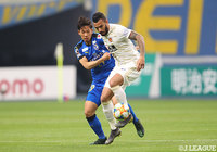 前節、リーグ戦初勝利に貢献したハモン ロペス(仙台)だが、この日は大分の厳しいマークに遭い仕事をさせてもらえず【明治安田J1 第7節 大分vs仙台】