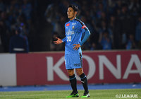 知念 慶(川崎F)がタイミング良く裏に抜け出し、キーパーとの1対1を冷静に沈め、4試合連続ゴールを決めた【明治安田J1 第8節 川崎Fvs湘南】