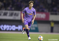 3バックの左を担った佐々木 翔（広島）は持ち前の空中戦の強さと冷静さで相手の突破を防ぐ場面も見られた【明治安田Ｊ１ 第8節 広島vsFC東京】