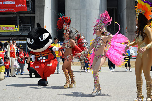 今日はブラジル祭り！サンバ隊と一緒にカーニバル♪【明治安田Ｊ１ 第8節 名古屋vs磐田】