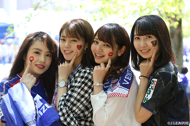 みんなでVENUS DAY限定のフェイスシールを貼って応援だ！【明治安田Ｊ２ 第10節 甲府vs京都】