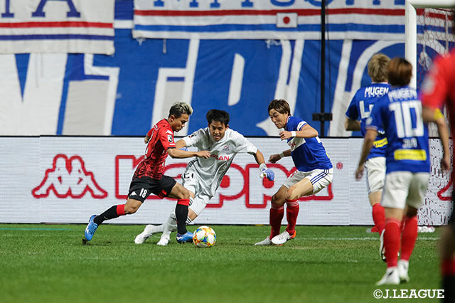 味方のスルーパスに反応しタイミング良く裏に抜け出したチャナティップ（札幌）はGKを冷静に交わし、先制点を奪った【明治安田Ｊ１ 第8節 札幌vs横浜FM】