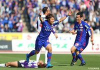 甲府が短いパスを繋ぎペナルティエリア内に進入すると、最後は曽根田 穣が流し込み試合終盤に待望の先制点を奪う【明治安田J2 第10節 甲府vs京都】