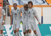 木戸 皓貴(福岡)が絶妙なトラップから左足で流し込みJリーグ初ゴールをゲット!【明治安田J2 第10節 愛媛vs福岡】