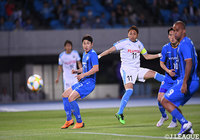 味方からのスルーパスに反応した小林 悠がダイレクトで右足を振り抜くと、ゴール左隅に決まりホームの川崎Ｆが先制に成功する【ACL GS MD4 川崎Ｆvs蔚山】