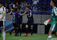 前半10分、ファン ウィジョ（#16）がGKをかわしゴールに流し込み、ホームのＧ大阪が先制！【ルヴァンカップ GS 第4節 Ｇ大阪vs磐田】