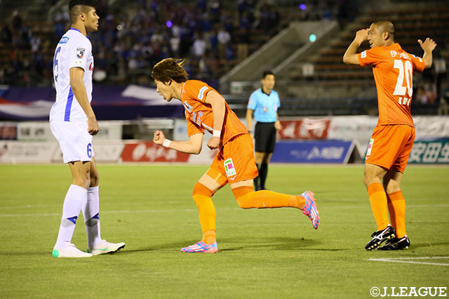 吉田 眞紀人（愛媛）の2試合連続となるゴールで愛媛が同点に追いつく！【明治安田Ｊ２ 第11節 愛媛vs甲府】