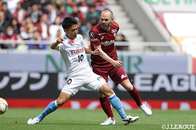 両チーム中盤のキーマン、アンドレス イニエスタ（神戸）と大島 僚太（川崎Ｆ）のマッチアップ【明治安田Ｊ１ 第9節 神戸vs川崎Ｆ】