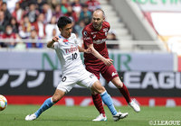 両チーム中盤のキーマン、アンドレス イニエスタ（神戸）と大島 僚太（川崎Ｆ）のマッチアップ【明治安田Ｊ１ 第9節 神戸vs川崎Ｆ】