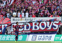 CKに頭で合わせ同点弾を叩き込んだイ ヨンジェ(岡山)がガッツポーズ【明治安田J2 第11節 岡山vs東京V】