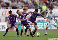 本多 勇喜(京都)ら数人で囲み、ボールを絡めとる!【明治安田J2 第11節 京都vs徳島】