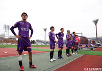 京都は、平成最後のホームゲームを勝利で飾れず。選手たちは肩を落とした【明治安田Ｊ２ 第11節 京都vs徳島】