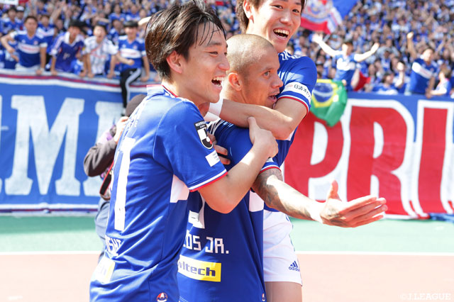 スルーパスに抜け出したマルコス ジュニオールが角度がない位置からニアサイドを打ち抜き、横浜FMが逆転に成功する！【明治安田Ｊ１ 第9節 横浜FMvs鹿島】