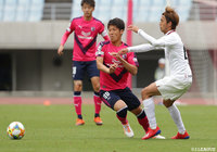 前節2ゴールの安藤 瑞季(C大23)には富山の激しい守備がつく【明治安田J3 第7節 C大23vs富山】