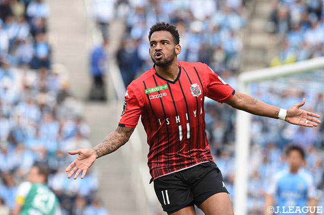 自身の得点を7に伸ばす先制弾を決めたアンデルソン ロペス（札幌）【明治安田Ｊ１ 第9節 磐田vs札幌】