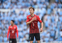 前半終了間際のCKを進藤 亮佑が高い位置から豪快なヘディングシュートを叩き込み、札幌が追加点を奪う【明治安田J1 第9節 磐田vs札幌】