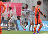 左からの折り返しに、ファーサイドでフリーになっていた大石 竜平(金沢/#13)が冷静に押し込んで追加点を奪う!【明治安田J2 第11節 山口vs金沢】