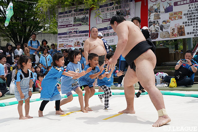 イッツァスモウワールド開催！「サッカー×相撲」でタッグを組み、スポーツの力で川崎を盛り上げていきます！【明治安田Ｊ１ 第10節 川崎Ｆvs仙台】