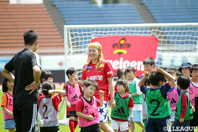 元なでしこJAPANの丸山 桂里奈さんが来場！前座のサッカー教室も大盛り上がりです！【明治安田Ｊ２ 第12節 金沢vs福岡】