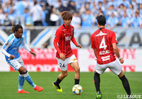 浦和は、後半18分に「平成最ゴール」をアシストした汰木 康也(#24)を投入する【明治安田J1 第10節 浦和vs磐田】