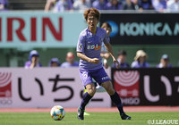 今季初の先発出場を果たした稲垣 祥(広島)。後方から飛び出し、シュートを放つなど積極性を示した【明治安田J1 第10節 広島vs横浜FM】