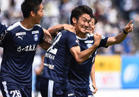 五領の折り返しを牛之濵 拓が冷静にループで流し込む！鹿児島が鋭いカウンターから逆転に成功！【明治安田Ｊ２ 第12節 鹿児島vs柏】