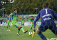 前半終了間際に得たPKを山﨑 凌吾が冷静に決めて、ホームの湘南が先制！【明治安田Ｊ１ 第10節 湘南vs名古屋】