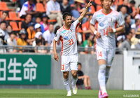 ボールを奪った山瀬 功治がそのまま持ち上がり豪快にシュートを沈め、アウェイの愛媛が開始早々に先制点をゲット【明治安田Ｊ２ 第12節 大宮vs愛媛】