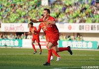 セットプレーのチャンスからジョアン シミッチが頭で合わせ、名古屋が同点に追いつく!【明治安田J1 第10節 湘南vs名古屋】