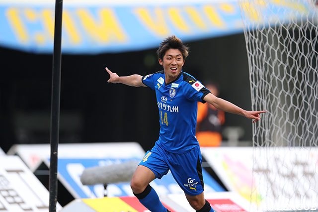 後半15分、小塚 和季がヘディングシュートを決めて、ホームの大分がリードを2点に広げる！【明治安田Ｊ１ 第10節 大分vs鳥栖】