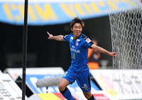 後半15分、小塚 和季がヘディングシュートを決めて、ホームの大分がリードを2点に広げる!【明治安田J1 第10節 大分vs鳥栖】