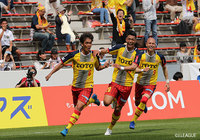 前半終了間際、CKを岡村 和哉(#6)が頭で合わせ北九州が先制【明治安田J3 第8節 北九州vs群馬】