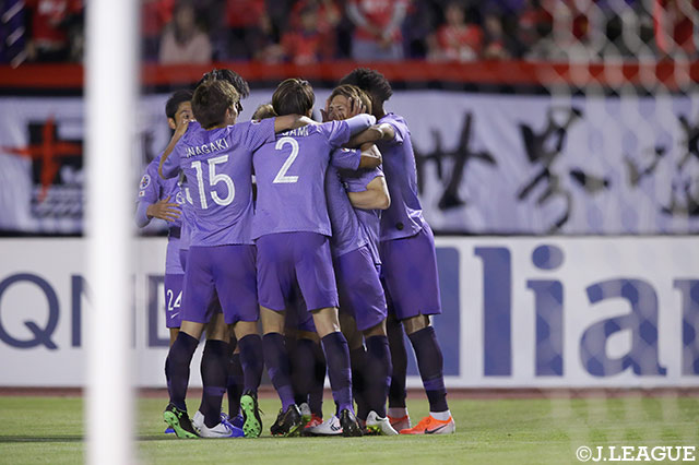 前半15分のCKから広島が幸先よく先制！歓喜の輪を作る選手たち【ACL GS MD5 広島vs広州恒大】