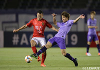 ボランチの一角に入った稲垣 祥(広島)が攻撃の芽をつぶす【ACL GS MD5 広島vs広州恒大】