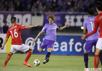 本職の守備だけではなく、果敢に攻撃参加する佐々木 翔(広島)【ACL GS MD5 広島vs広州恒大】