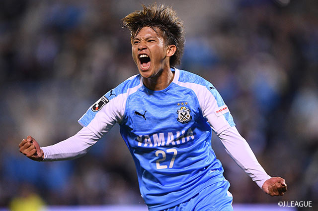 後半終了間際に決勝点を挙げた荒木 大吾（磐田）が喜びを爆発させる【ルヴァンカップ GS 第5節 磐田vs松本】