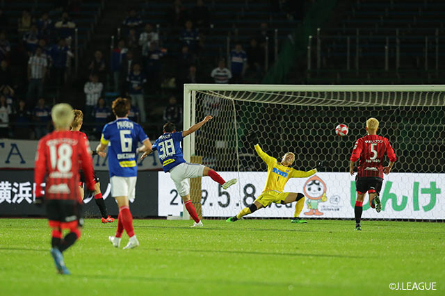 途中出場の山谷 侑士（#38）がルヴァンカップで2試合連続ゴールを叩き込み、4点にリードを広げる【ルヴァンカップ GS 第5節 札幌vs横浜FM】