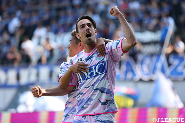 前半16分のCKをイサック クエンカが頭で合わせて、ホームの鳥栖が先制！【明治安田Ｊ１ 第11節 鳥栖vsＧ大阪】