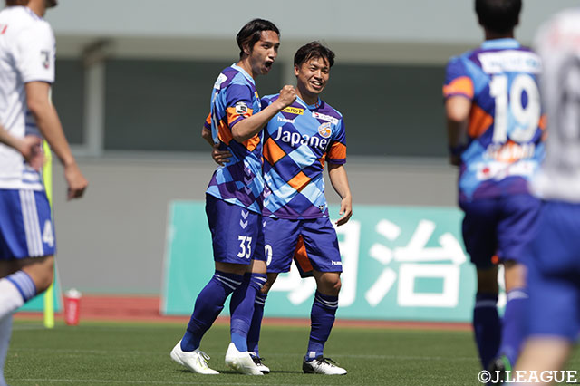 開始7分、呉屋 大翔（#33）がヘディングシュートを決めてホームの長崎が先手を奪う！【明治安田Ｊ２ 第13節 長崎vs新潟】