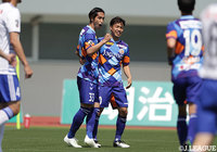 開始7分、呉屋 大翔(#33)がヘディングシュートを決めてホームの長崎が先手を奪う!【明治安田J2 第13節 長崎vs新潟】