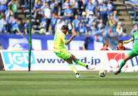 クレーベ(千葉)が前に出ていたGKをよく見ながら冷静にゴール右に流し込み、先制点を挙げる!【明治安田J2 第13節 山形vs千葉】