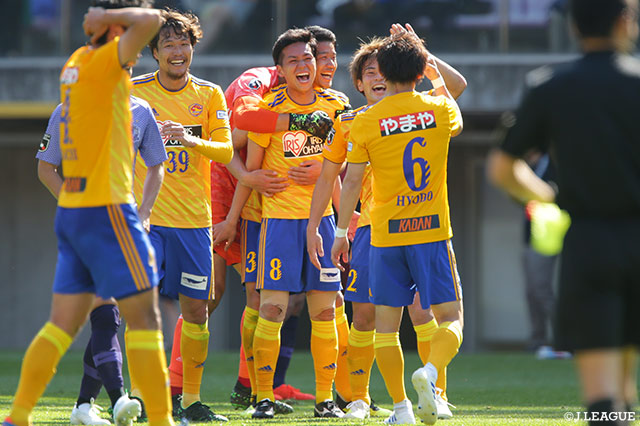 石原 崇兆からパスを受けた松下 佳貴が素早く左足を振り抜く！このシュートが決まり仙台が後半ATに逆転に成功する【明治安田Ｊ１ 第11節 仙台vs広島】