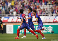 ついにFC東京が均衡を破る!CKから混戦が生まれると最後は久保 建英が豪快なボレーを叩き込みリードを奪う【明治安田J1 第11節 FC東京vs磐田】