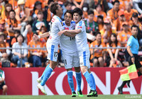 川崎FがCKのチャンスを得ると、ファーサイドに流れたボールに小林 悠が右足で合わせ先制に成功!小林は3試合連発のゴールとなった【明治安田J1 第11節 清水vs川崎F】