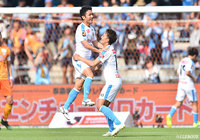 大島 僚太がミドルレンジから思い切りよく右足を振り抜く!ドライブのかかったシュートがゴールに突き刺さり、川崎Fが点差をさらに広げる【明治安田J1 第11節 清水vs川崎F】