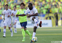 ここまでチームトップの5ゴールを記録しているピーター ウタカ(甲府)。この日は不発に終わった【明治安田J2 第13節 栃木vs甲府】