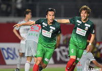 途中出場の前田 遼一(岐阜/#11)が、後半10分、同36分に得点を奪う!【明治安田J2 第13節 岐阜vs金沢】