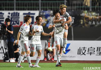 勝ち越しとなるオウンゴールを誘発した垣田 裕暉(金沢/#10)が喜びを爆発させる!【明治安田J2 第13節 岐阜vs金沢】